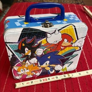 Sonic the Hedgehog Themed Metal Lunchbox with Handle. Like New!